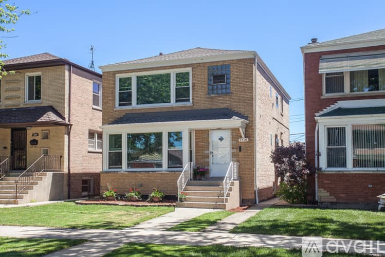 Chicago Apartment: 5755 S Meade Ave