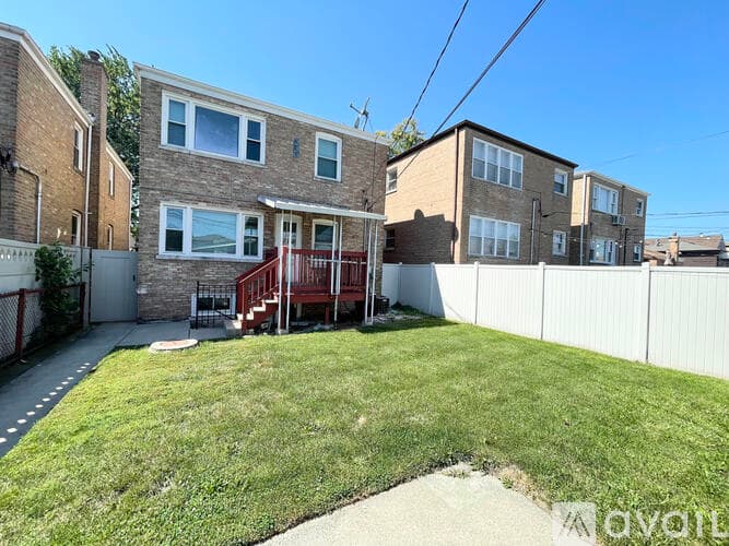 Chicago Apartment: 5755 S Meade Ave