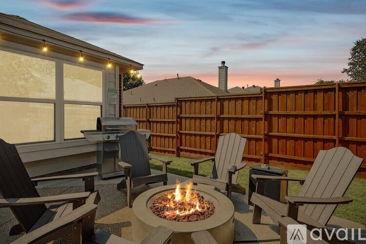 Saginaw House: 915 Santa Fe Dr