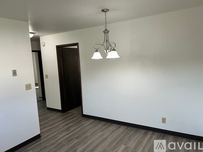 Pekin Apartment: 202 North Parkway Drive