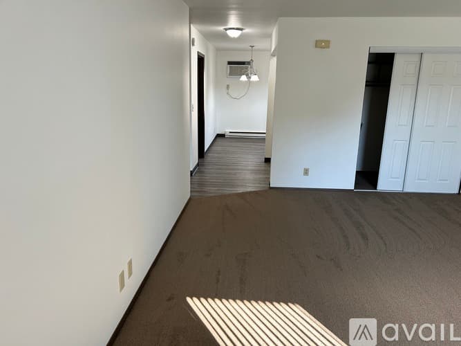 Pekin Apartment: 202 North Parkway Drive