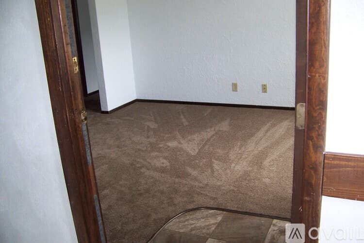 Pekin House: 2213 Stoneybrook Rd