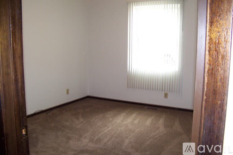 Pekin House: 2213 Stoneybrook Rd