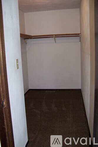 Pekin House: 2213 Stoneybrook Rd