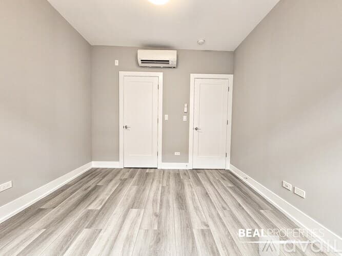 Chicago Condo: 3937 N Janssen Ave