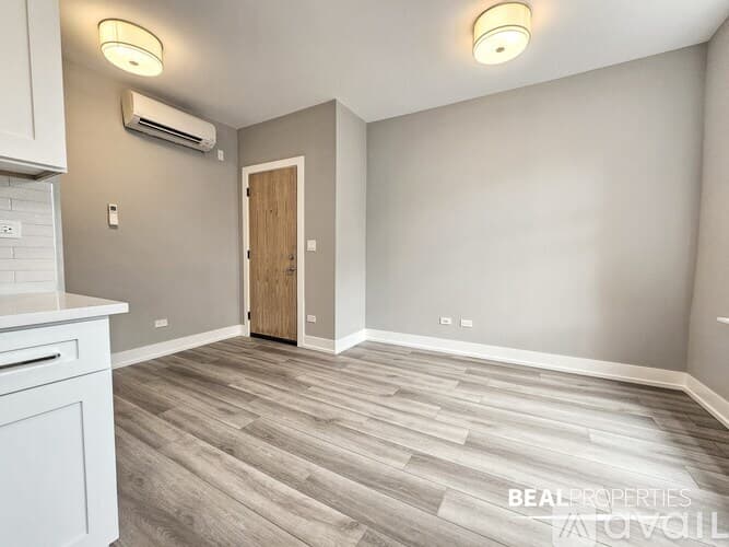 Chicago Condo: 3937 N Janssen Ave
