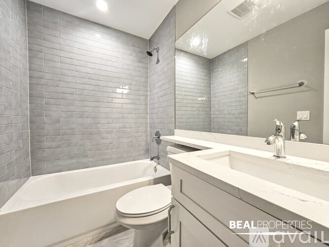 Chicago Condo: 3937 N Janssen Ave