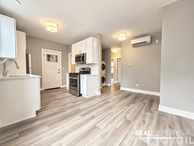 Chicago Condo: 3937 N Janssen Ave