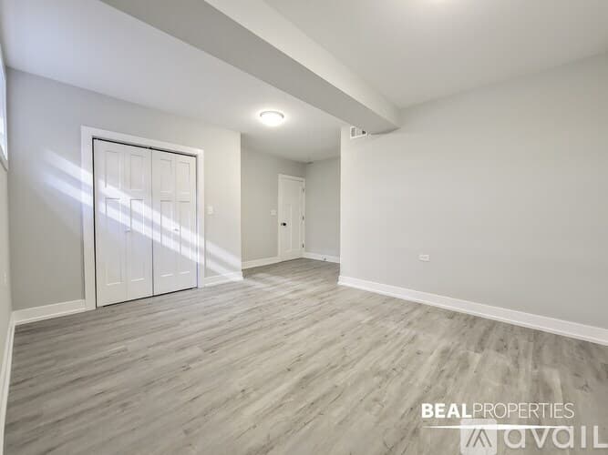 Chicago Condo: 819 W Waveland Ave