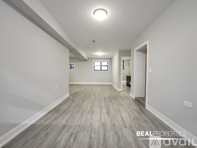 Chicago Condo: 819 W Waveland Ave