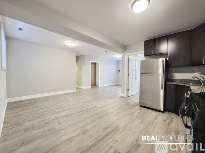 Chicago Condo: 819 W Waveland Ave