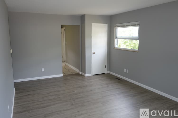 Columbus House: 5289 Eisenhower Rd