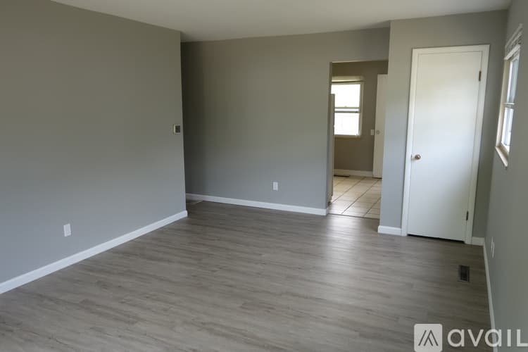 Columbus House: 5289 Eisenhower Rd