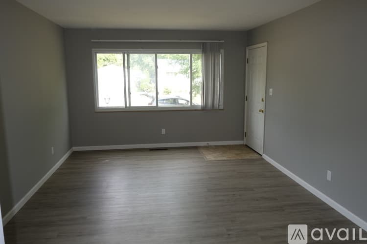 Columbus House: 5289 Eisenhower Rd