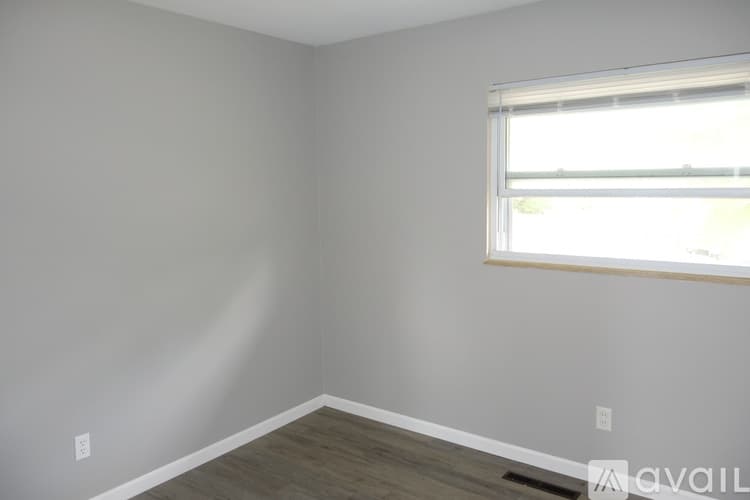 Columbus House: 5289 Eisenhower Rd