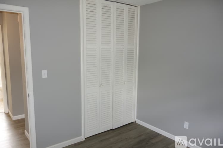 Columbus House: 5289 Eisenhower Rd