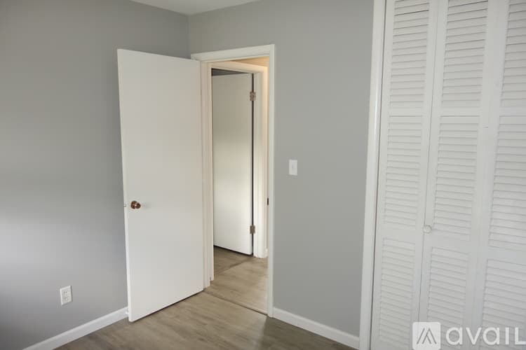 Columbus House: 5289 Eisenhower Rd