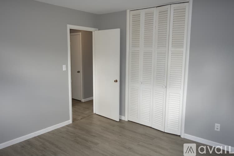 Columbus House: 5289 Eisenhower Rd