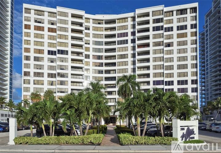 Hollywood Apartment: 3505 S Ocean Dr