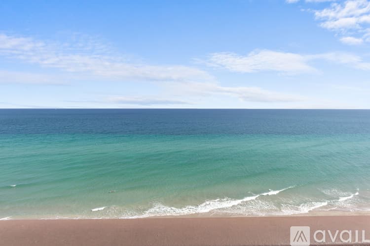 Hollywood Apartment: 3505 S Ocean Dr