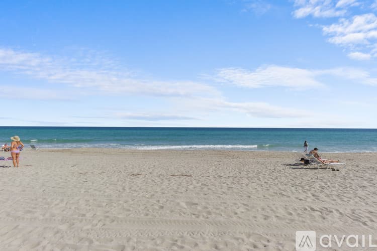 Hollywood Apartment: 3505 S Ocean Dr