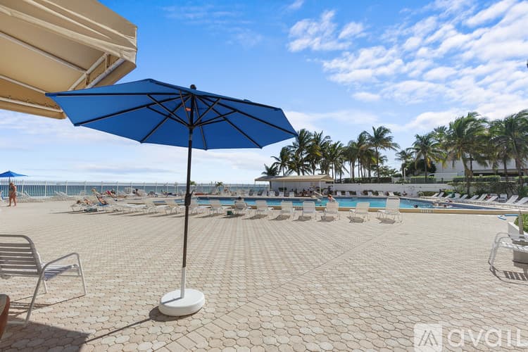 Hollywood Apartment: 3505 S Ocean Dr