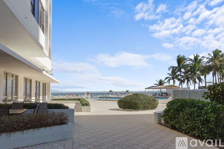 Hollywood Apartment: 3505 S Ocean Dr