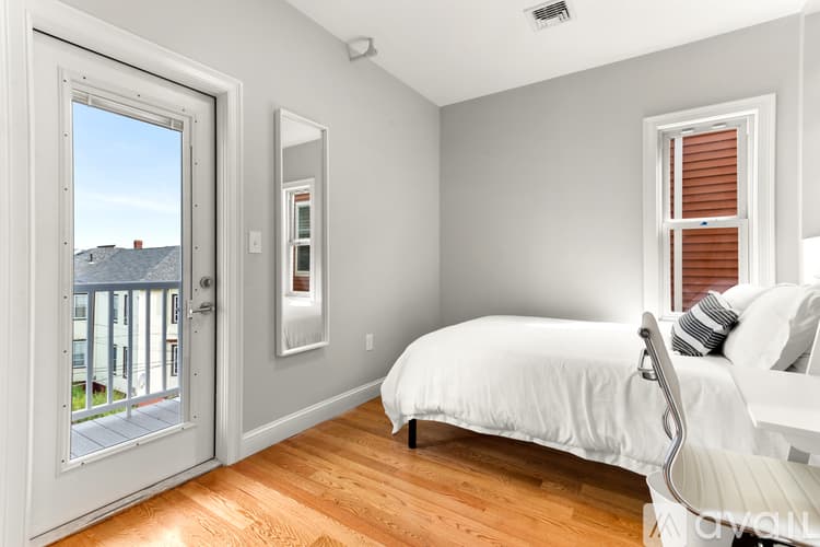 Boston Apartment: 1047 Saratoga St