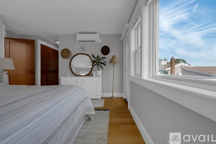 York House: 84 Bald Head Cliff Rd