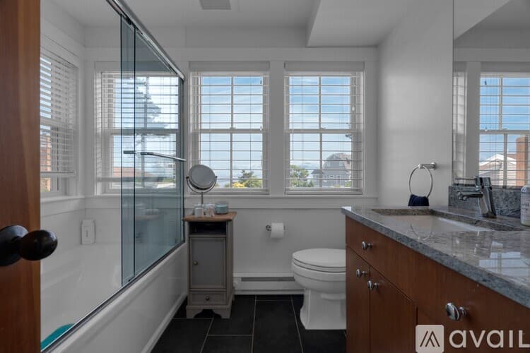 York House: 84 Bald Head Cliff Rd