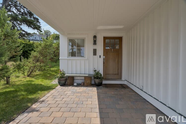 York House: 84 Bald Head Cliff Rd