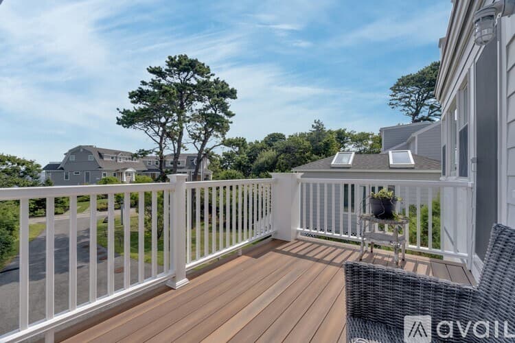 York House: 84 Bald Head Cliff Rd