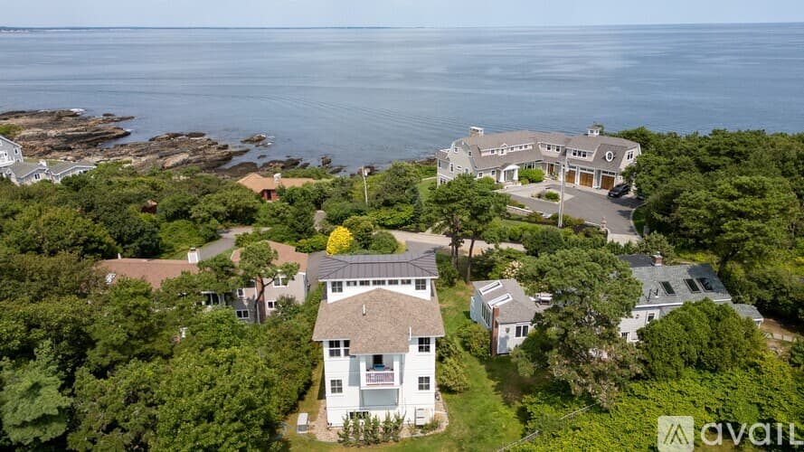 York House: 84 Bald Head Cliff Rd