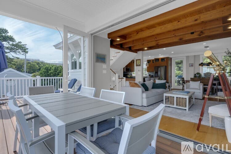 York House: 84 Bald Head Cliff Rd