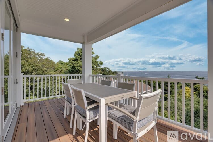 York House: 84 Bald Head Cliff Rd