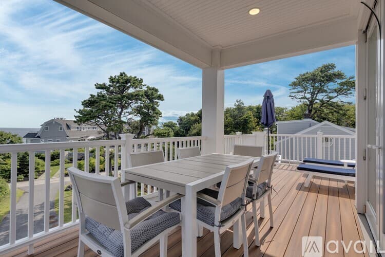 York House: 84 Bald Head Cliff Rd