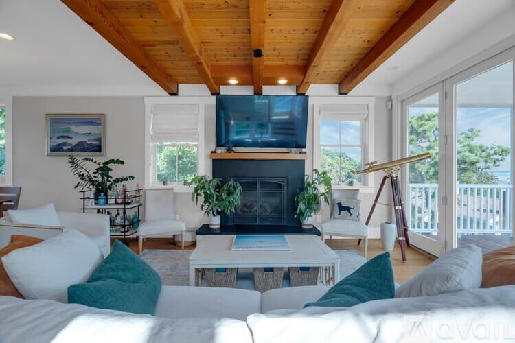 York House: 84 Bald Head Cliff Rd