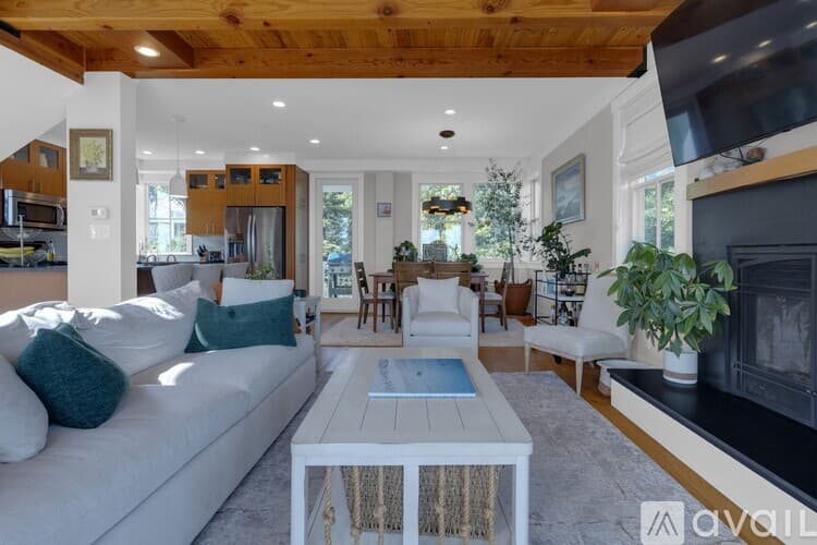 York House: 84 Bald Head Cliff Rd