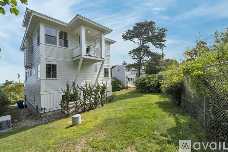 York House: 84 Bald Head Cliff Rd