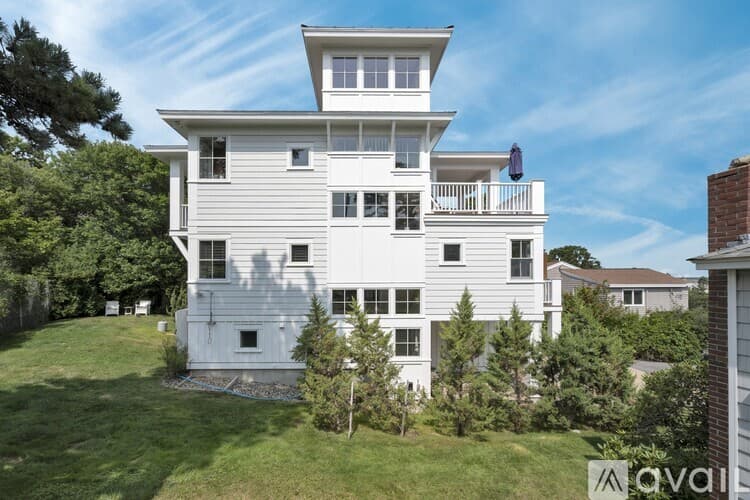 York House: 84 Bald Head Cliff Rd