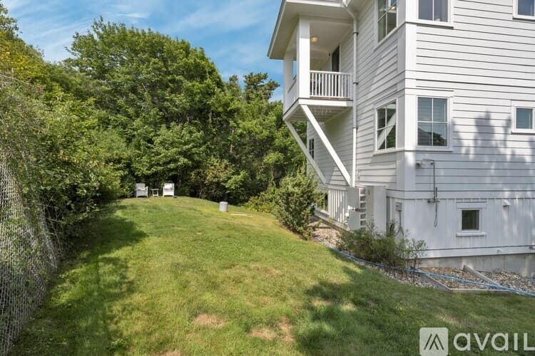 York House: 84 Bald Head Cliff Rd