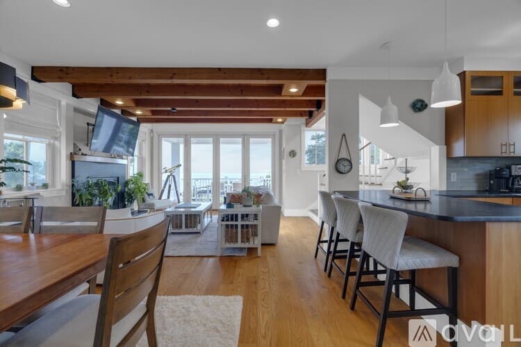 York House: 84 Bald Head Cliff Rd