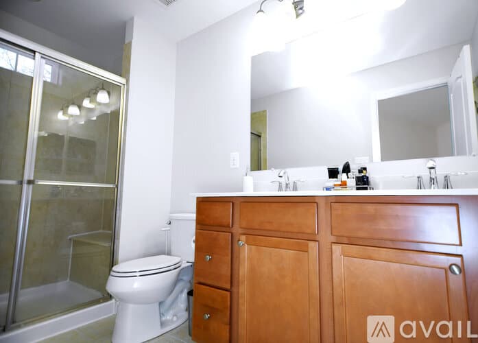Glen Burnie House: 7417 Willow View Lane