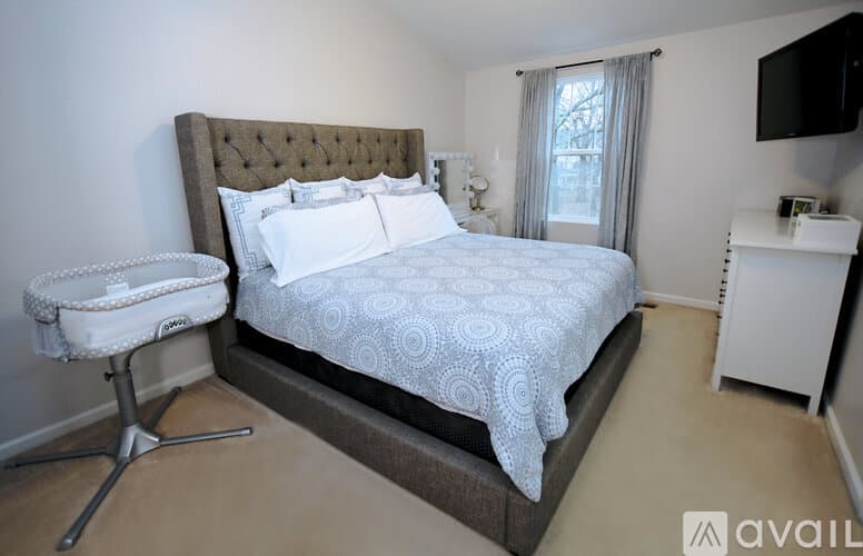 Glen Burnie House: 7417 Willow View Lane