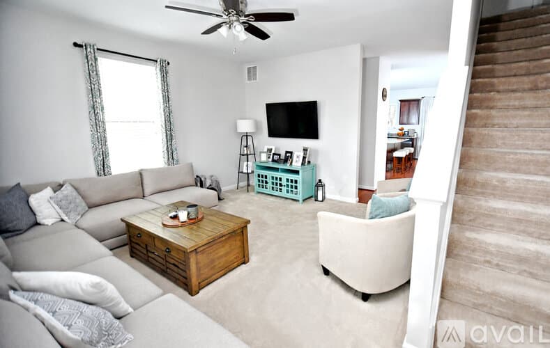 Glen Burnie House: 7417 Willow View Lane