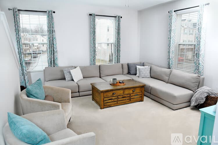Glen Burnie House: 7417 Willow View Lane
