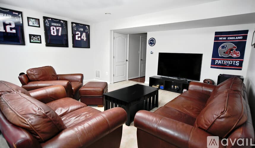Glen Burnie House: 7417 Willow View Lane