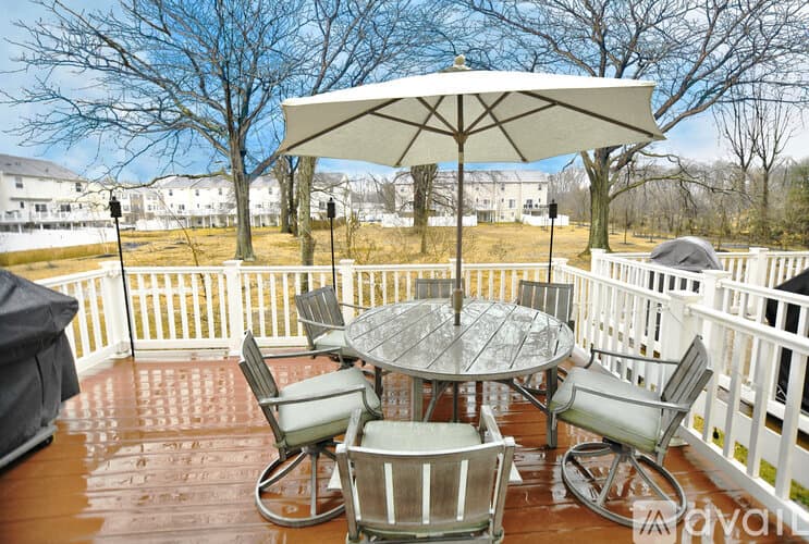 Glen Burnie House: 7417 Willow View Lane