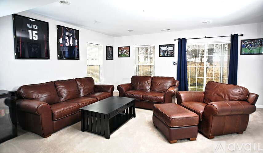 Glen Burnie House: 7417 Willow View Lane