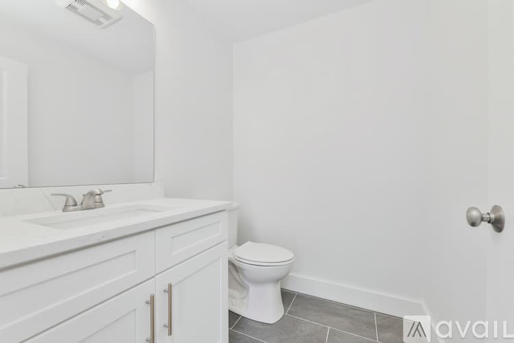 Boston House: 62 W Milton St